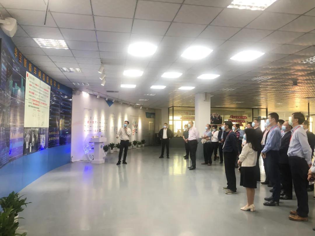 “福建省加快機械裝備產業(yè)發(fā)展專題班”——在華寶智能科技開展現(xiàn)場教學！